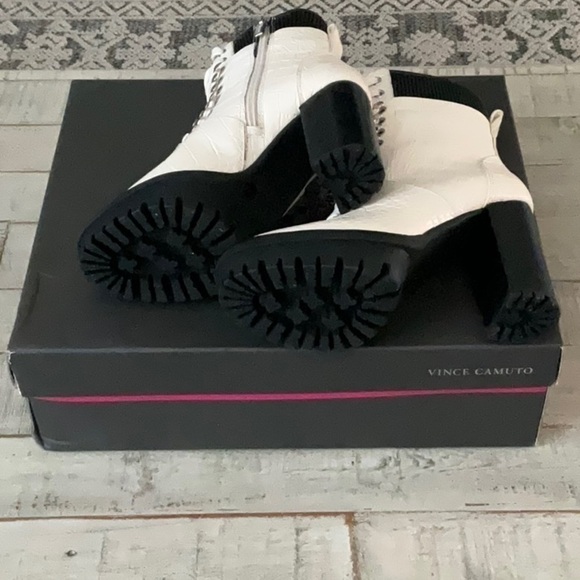 NIB VINCE CAMUTO ERMANIA Boots - Picture 7 of 11